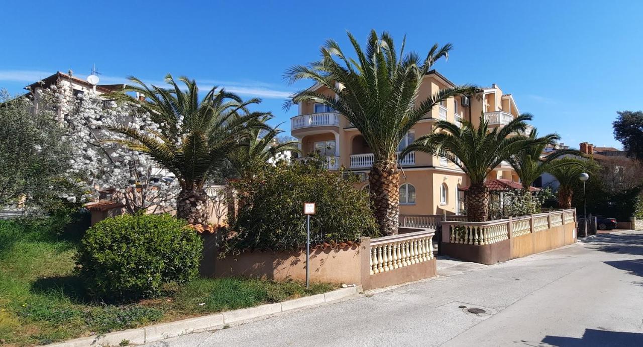 Apartments Canaria Пула Екстериор снимка
