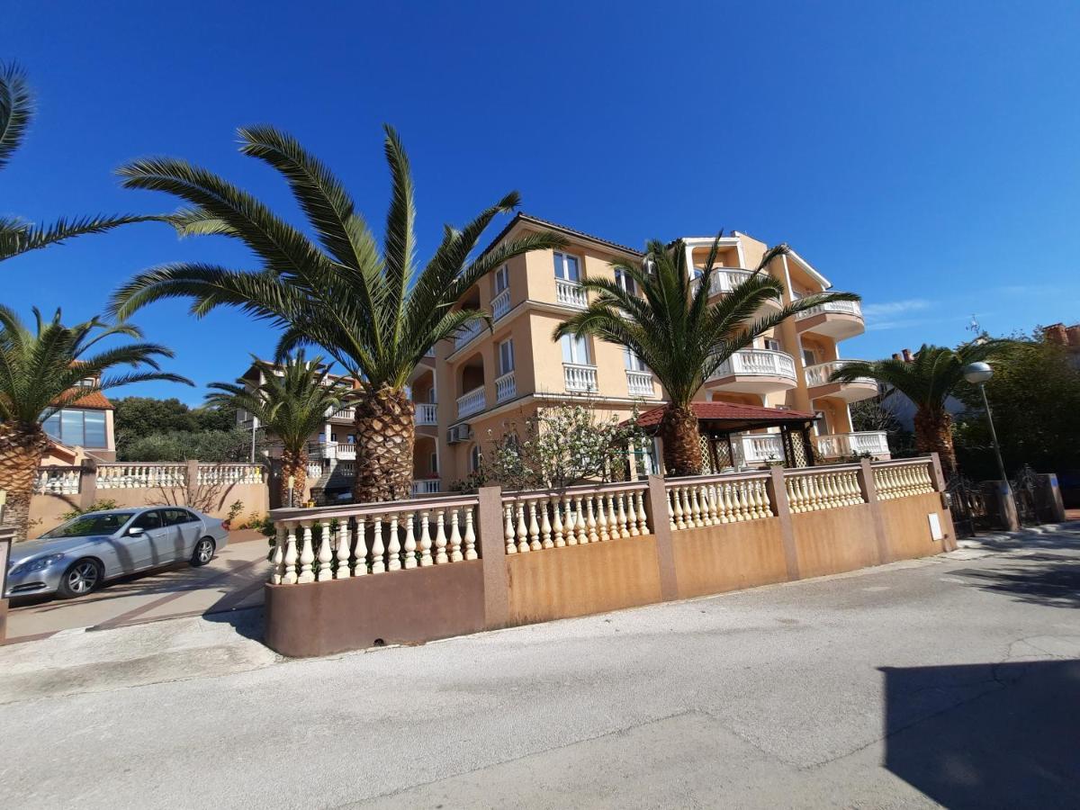 Apartments Canaria Пула Екстериор снимка