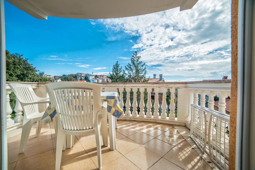 Apartments Canaria Пула Екстериор снимка