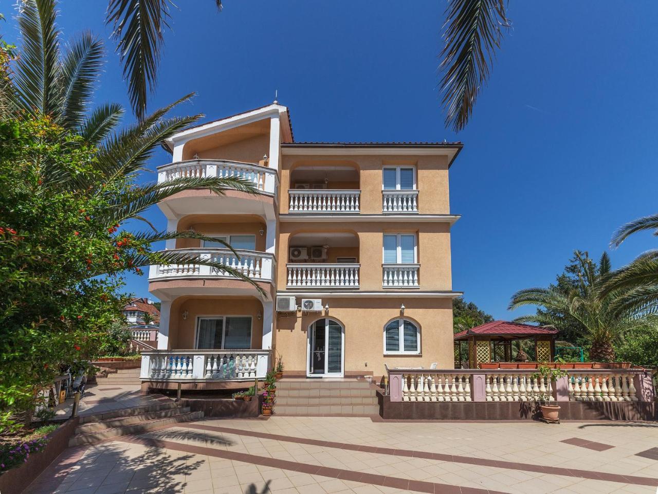 Apartments Canaria Пула Екстериор снимка
