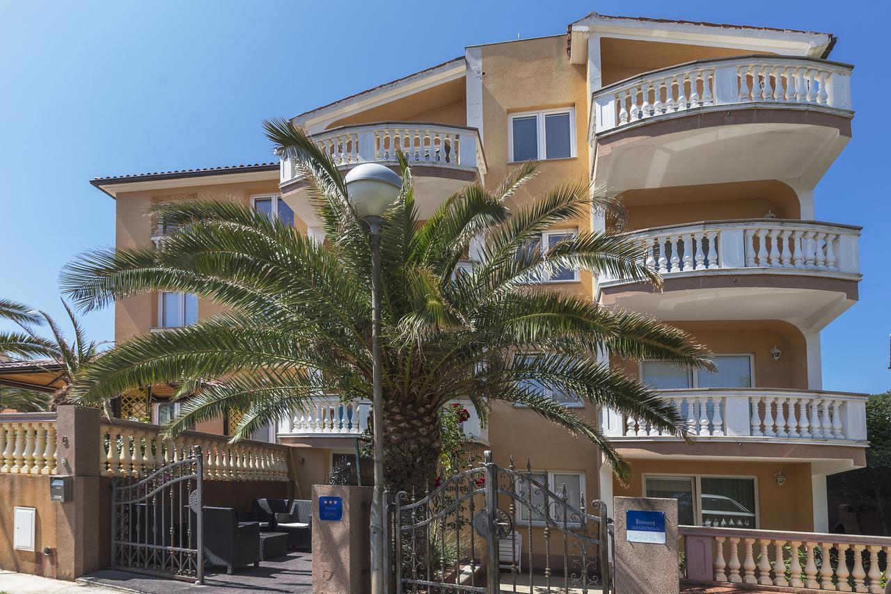 Apartments Canaria Пула Екстериор снимка