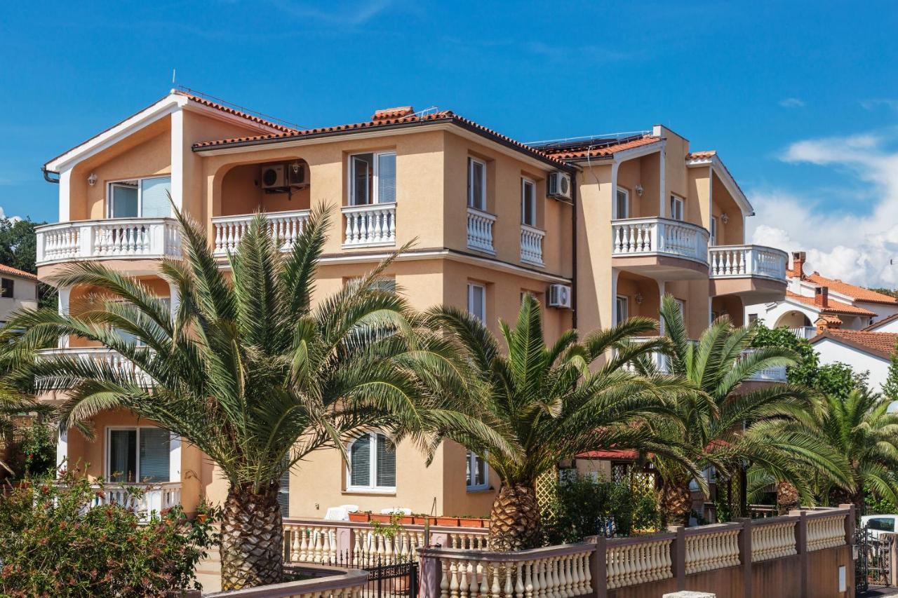 Apartments Canaria Пула Екстериор снимка