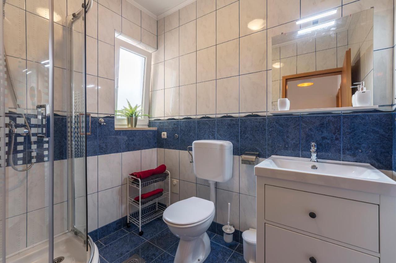 Apartments Canaria Пула Екстериор снимка