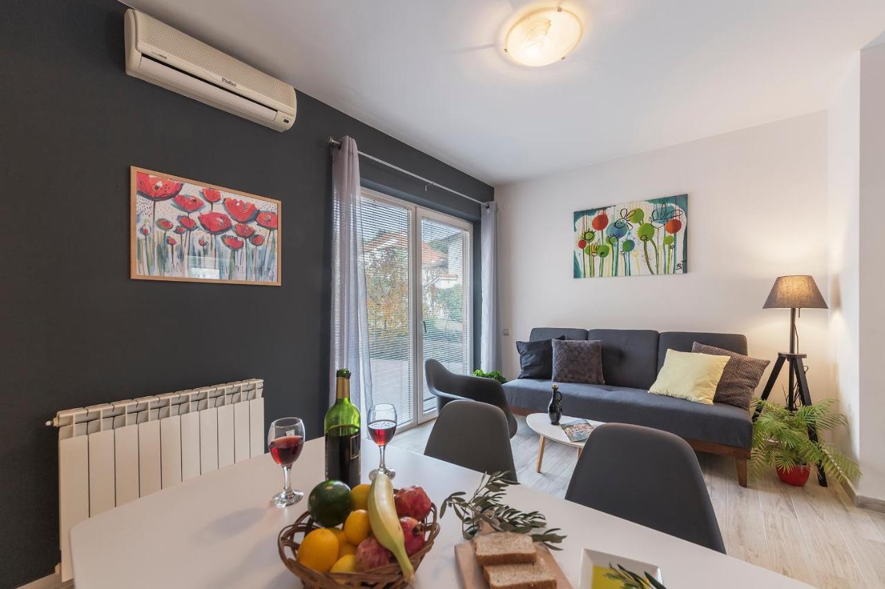 Apartments Canaria Пула Екстериор снимка