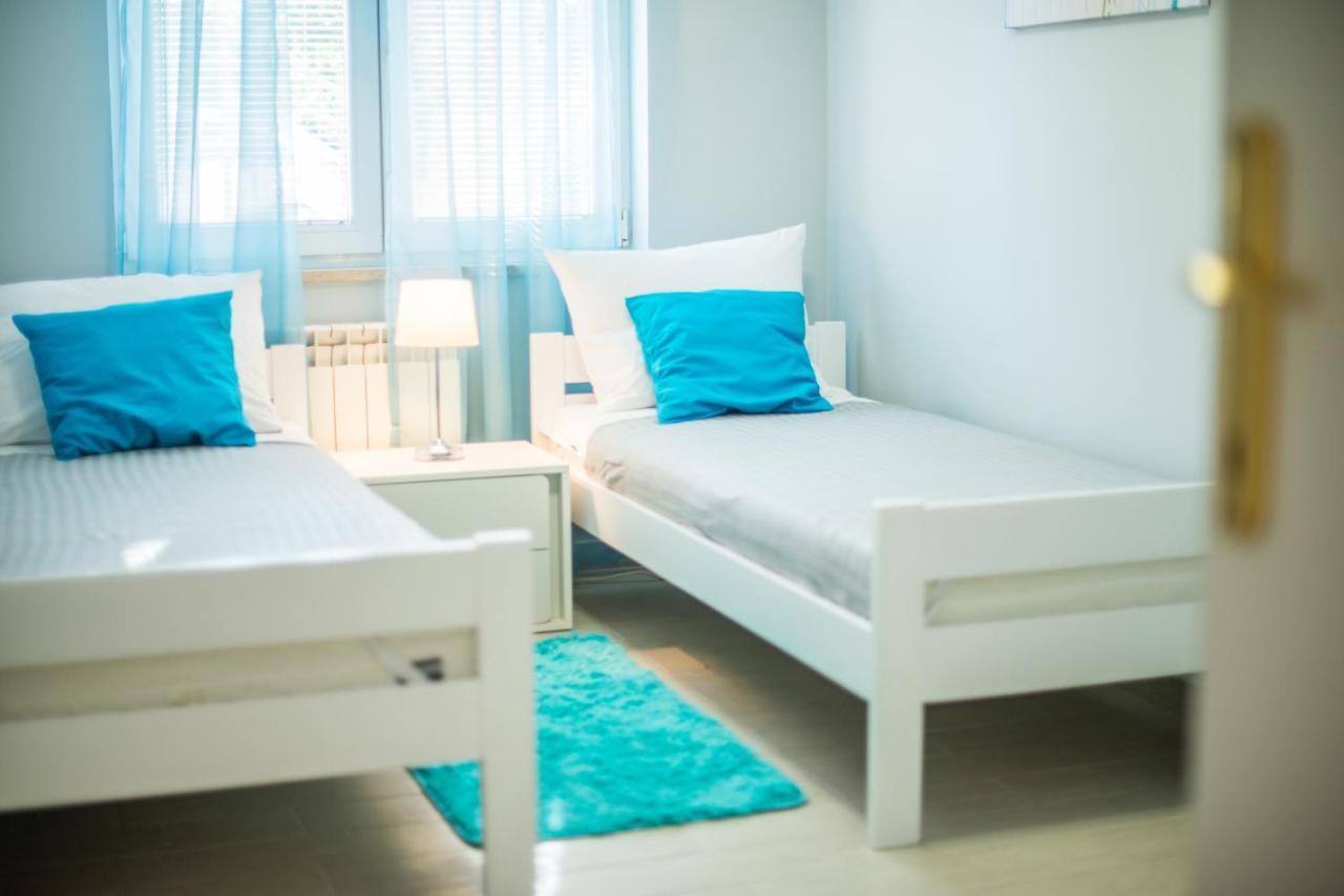 Apartments Canaria Пула Екстериор снимка